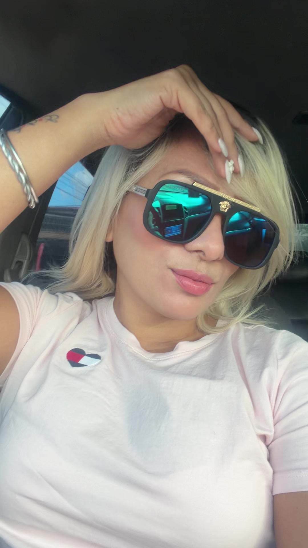 @Vecky25