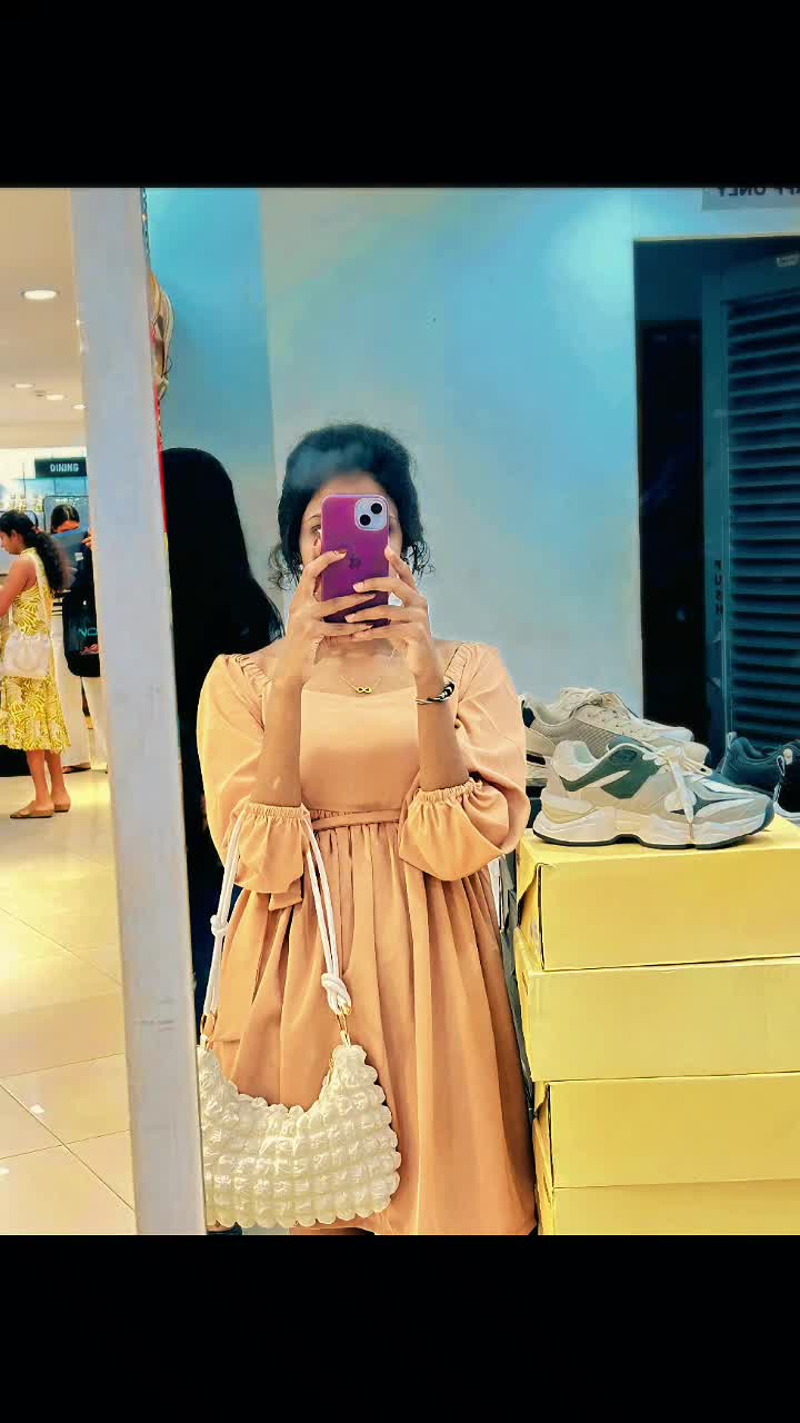 @𝐌𝐚𝐋𝐬𝐇𝐢 💕