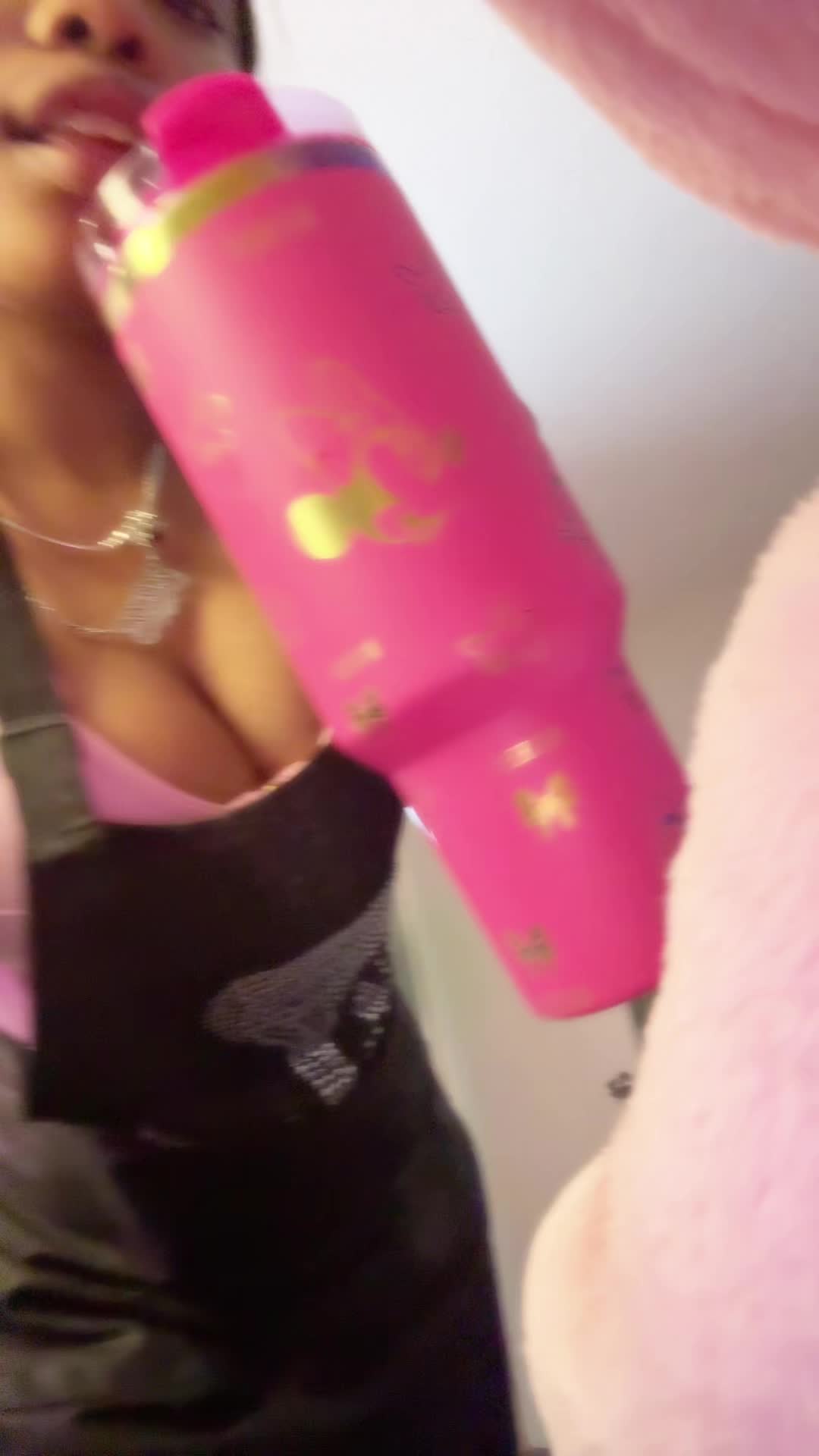@knicolethed0ll