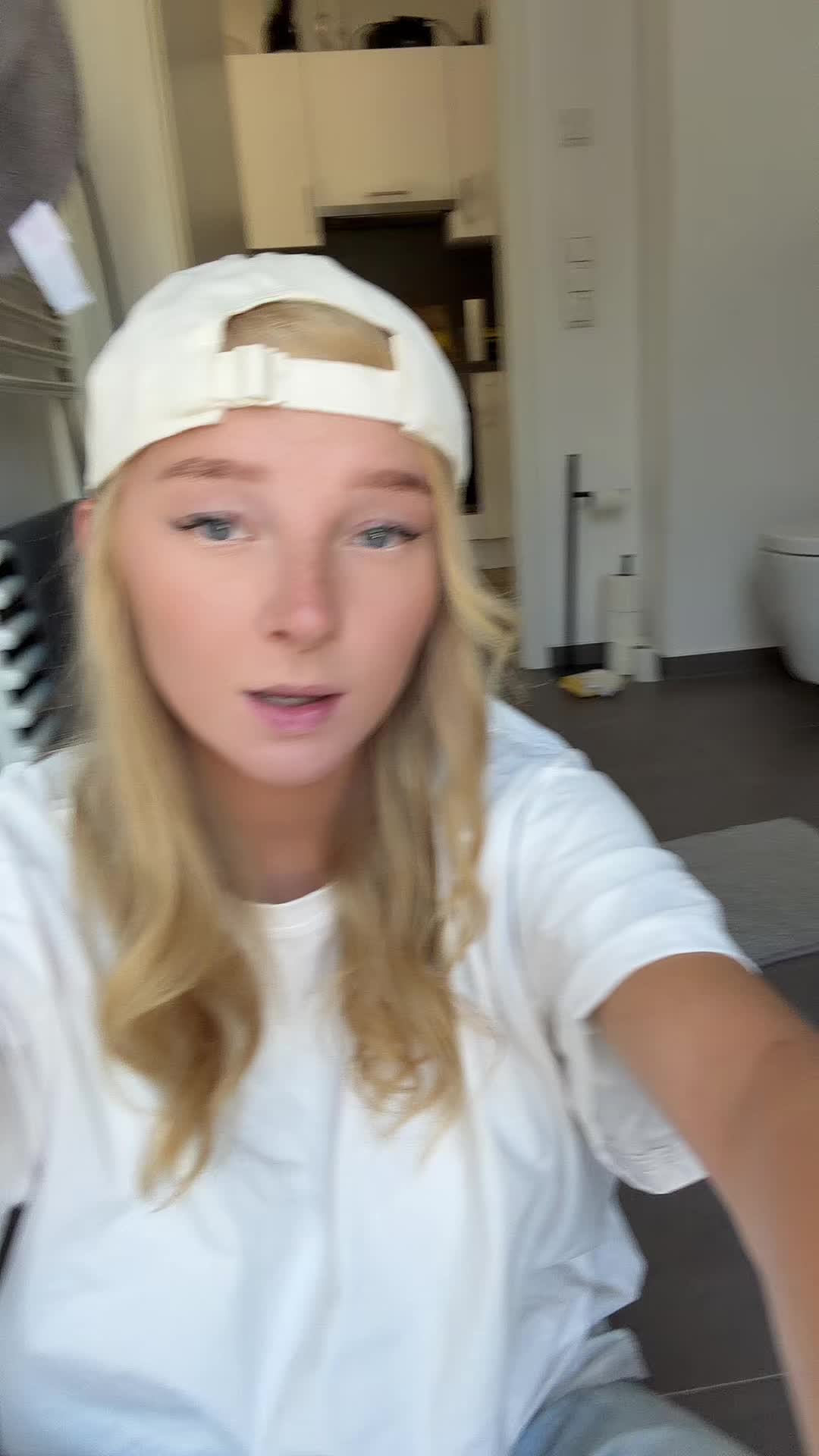 @Blonde_vivi