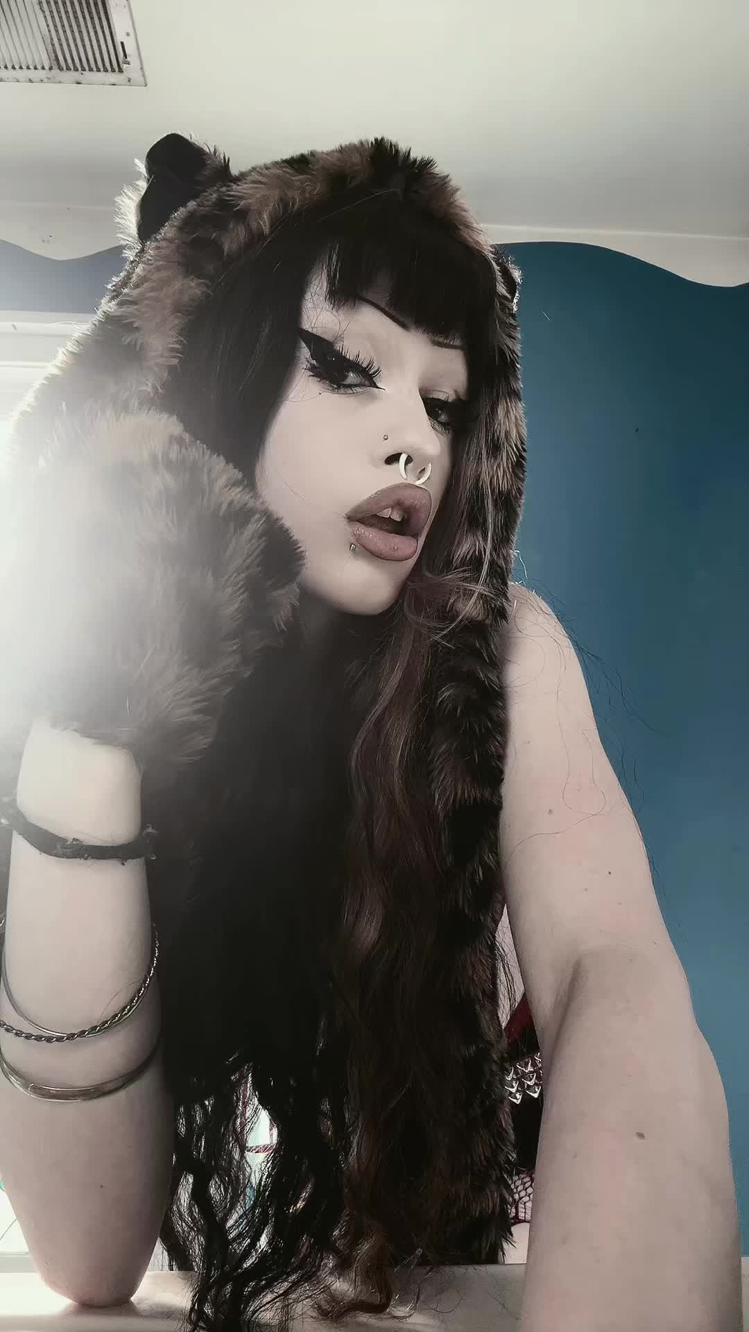 @beaniee