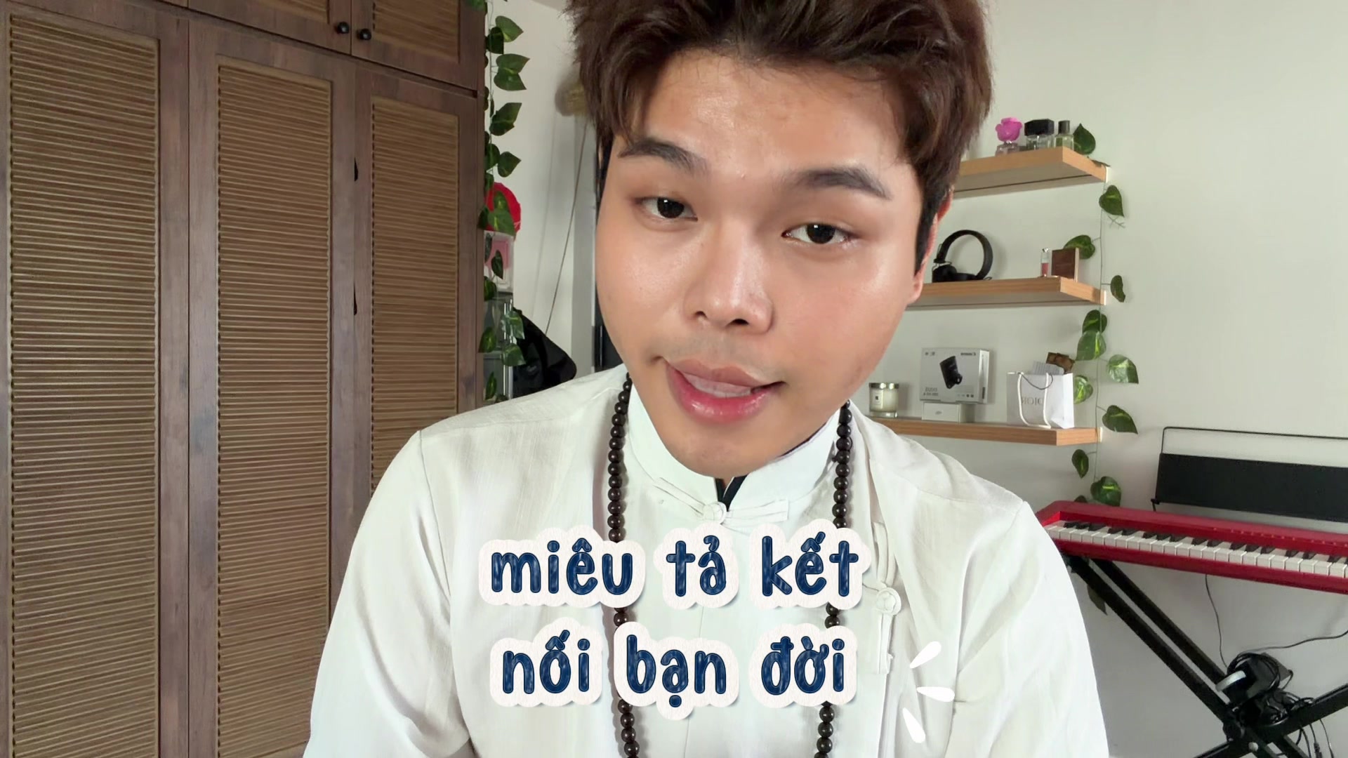 @Một chiếc &ocirc;m nhỏ ch&iacute;u