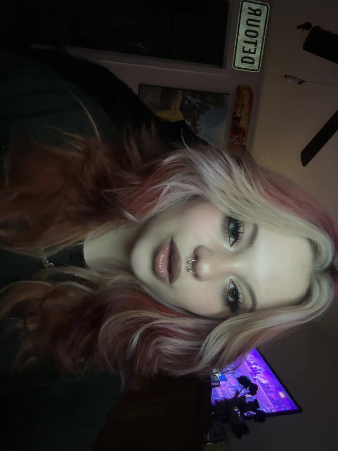 @:3