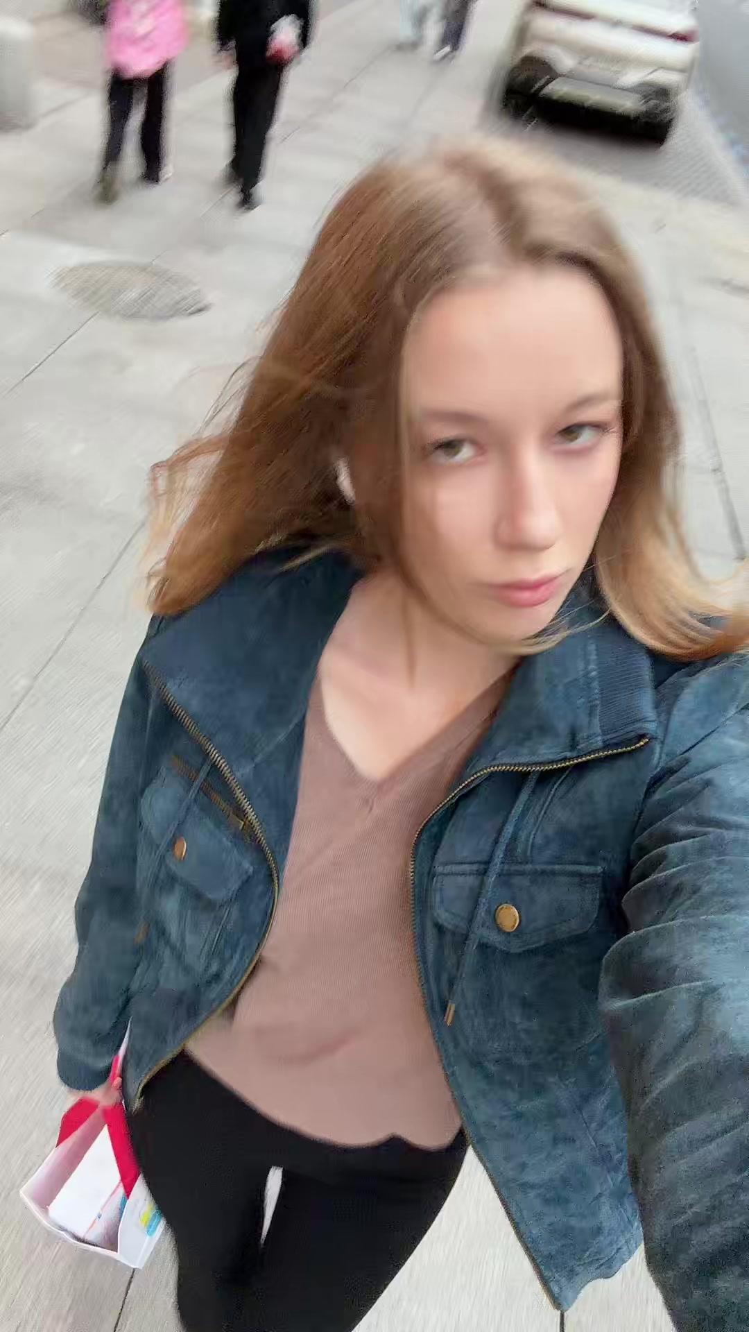 @ツ