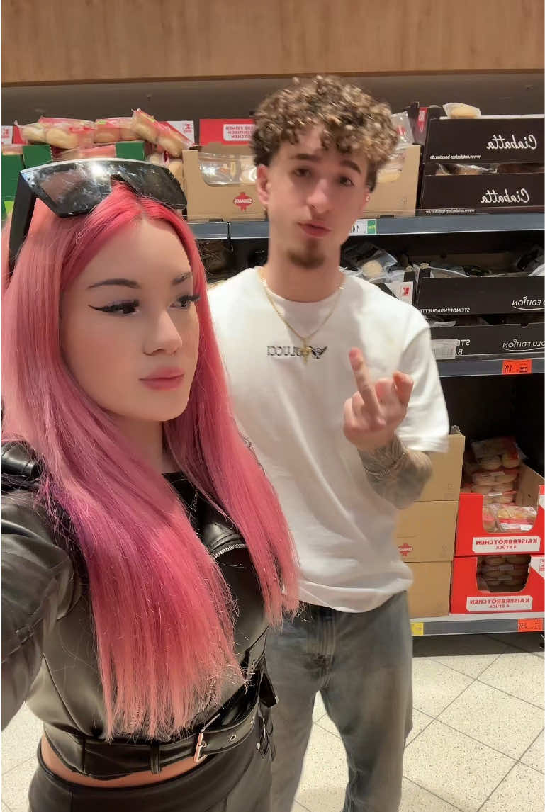 @𝒮𝒶𝓇𝒶𝒽🔥🖤ℳ𝑒𝓁𝑒𝓀