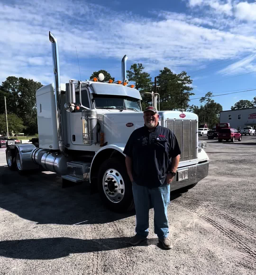@EquiplincTrucks