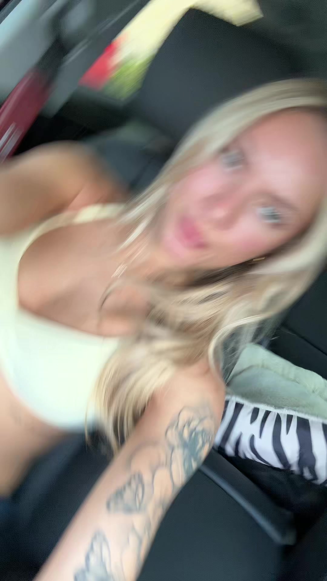 @Ella🦋