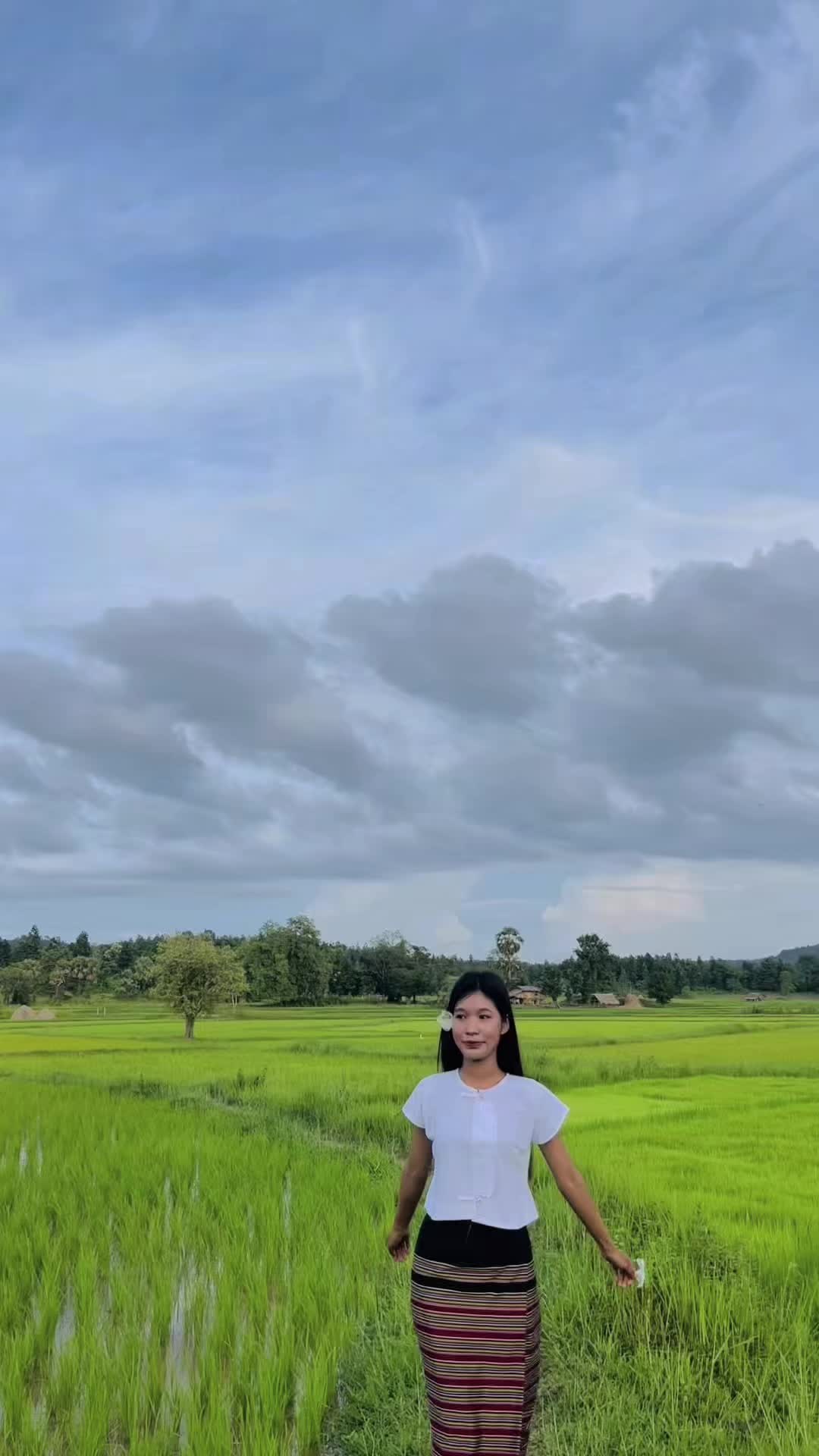@shwe yeeဝန်းသိုသူ