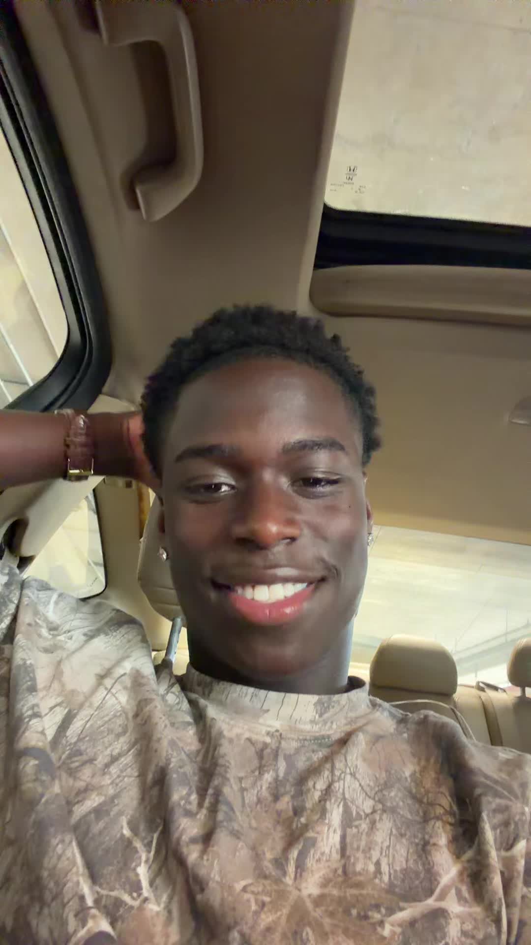 @Dee🌟