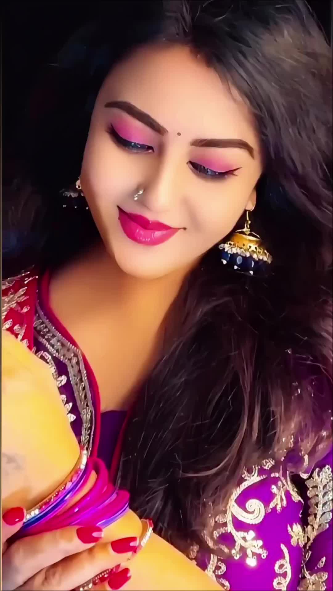 @🫂👩&zwj;❤️&zwj;👨