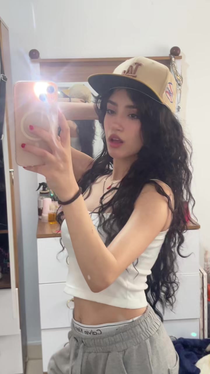 @B👩🏻🦱