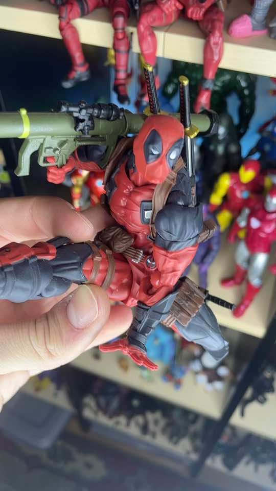 @Posing_action_figures
