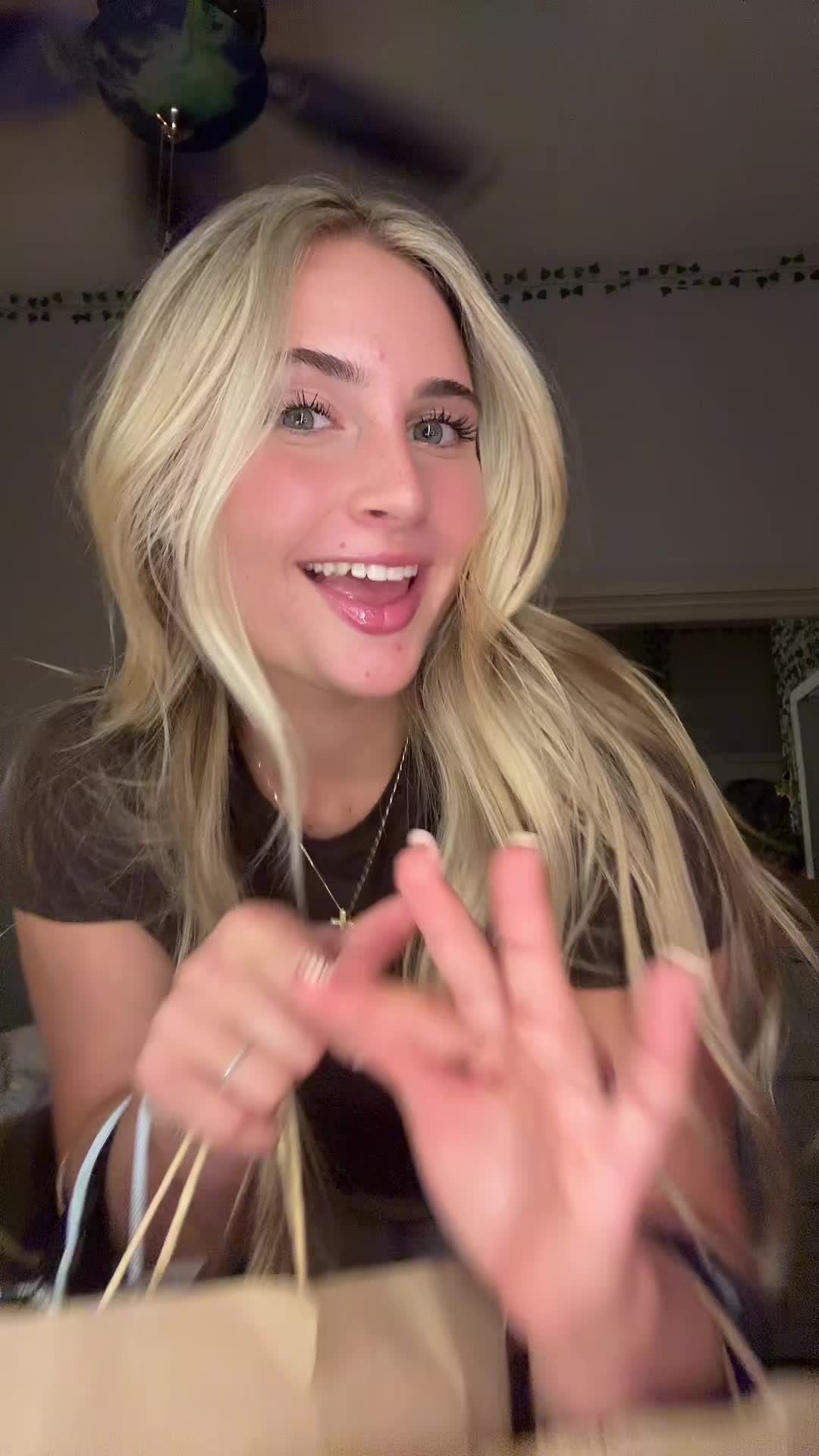@Bella