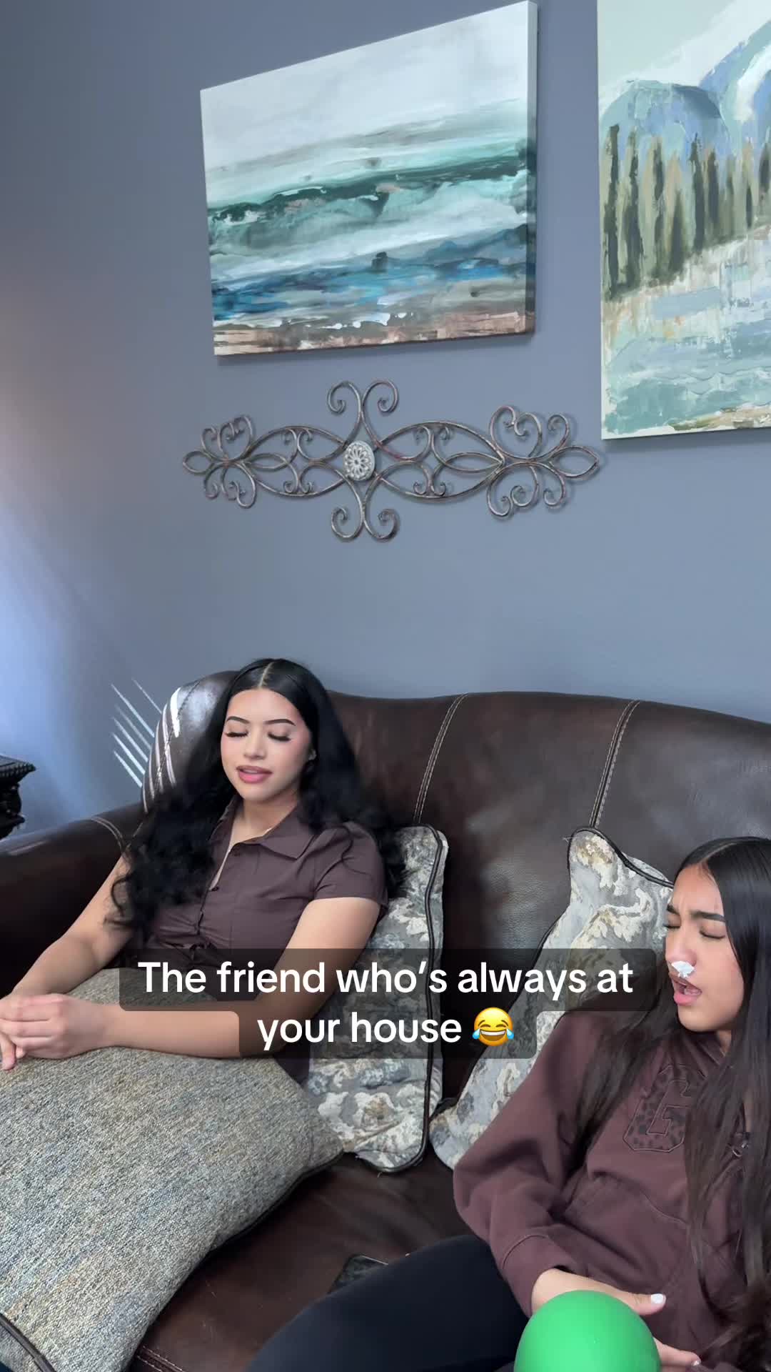 @Hermanas&ensp;V