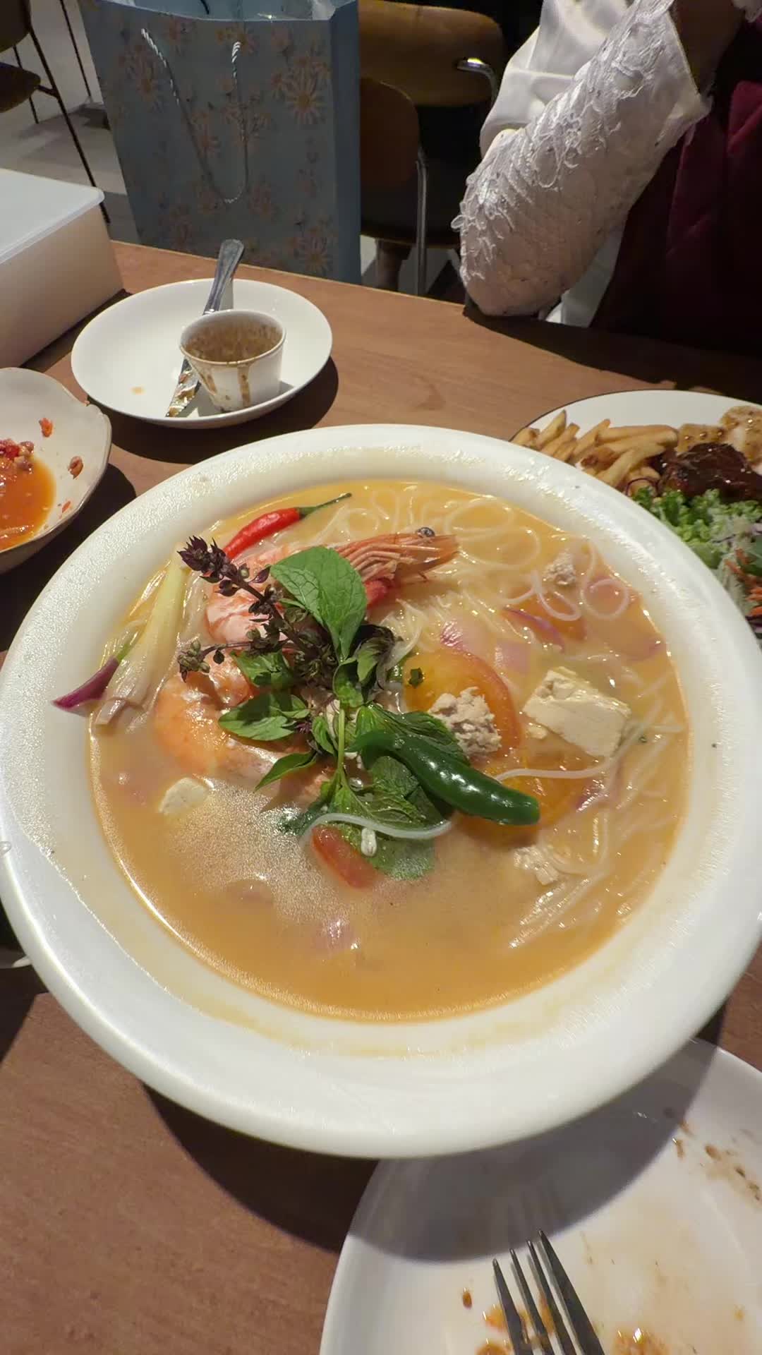 @ဖြိုး🌸