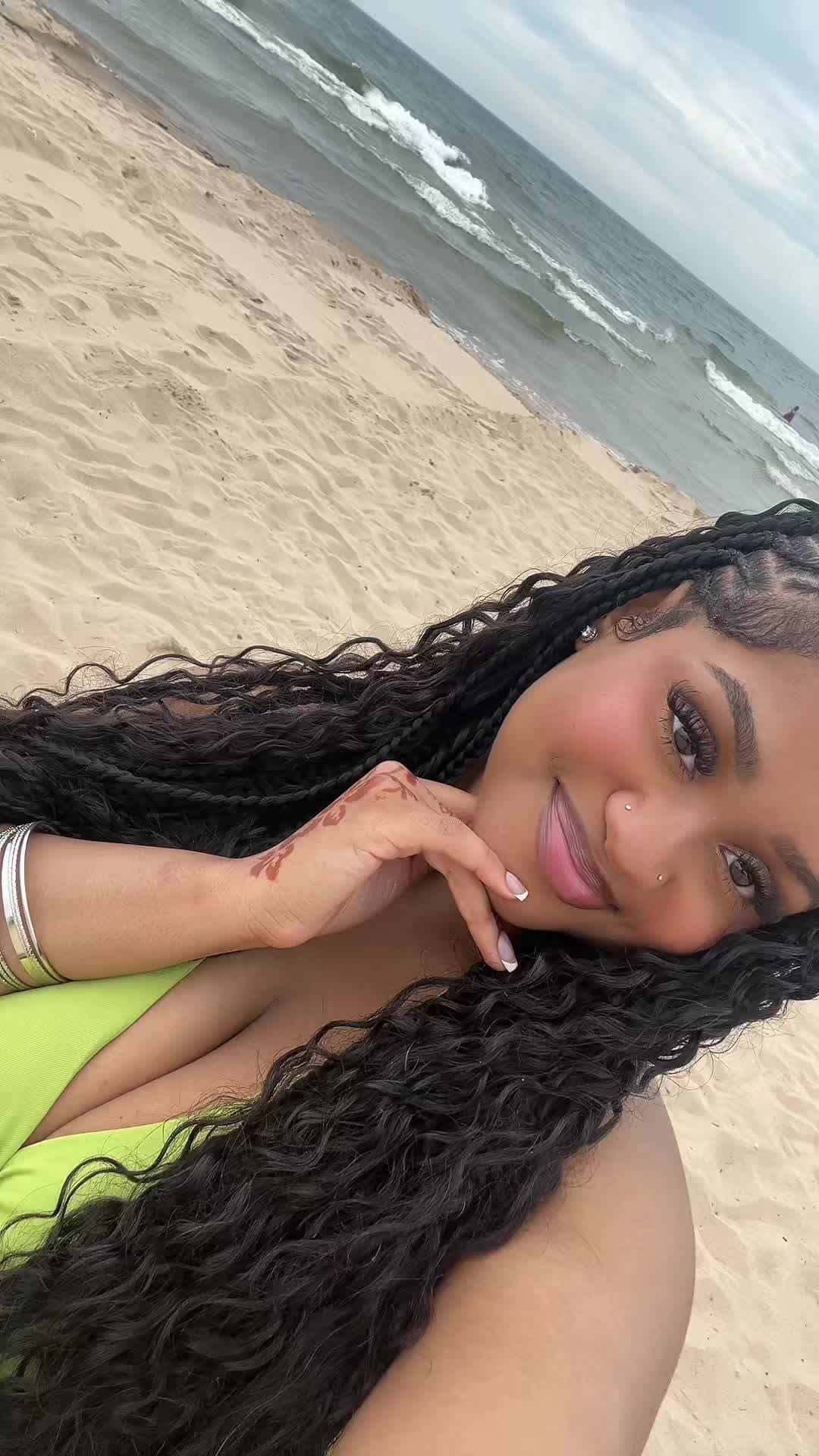 @layahᥫ᭡