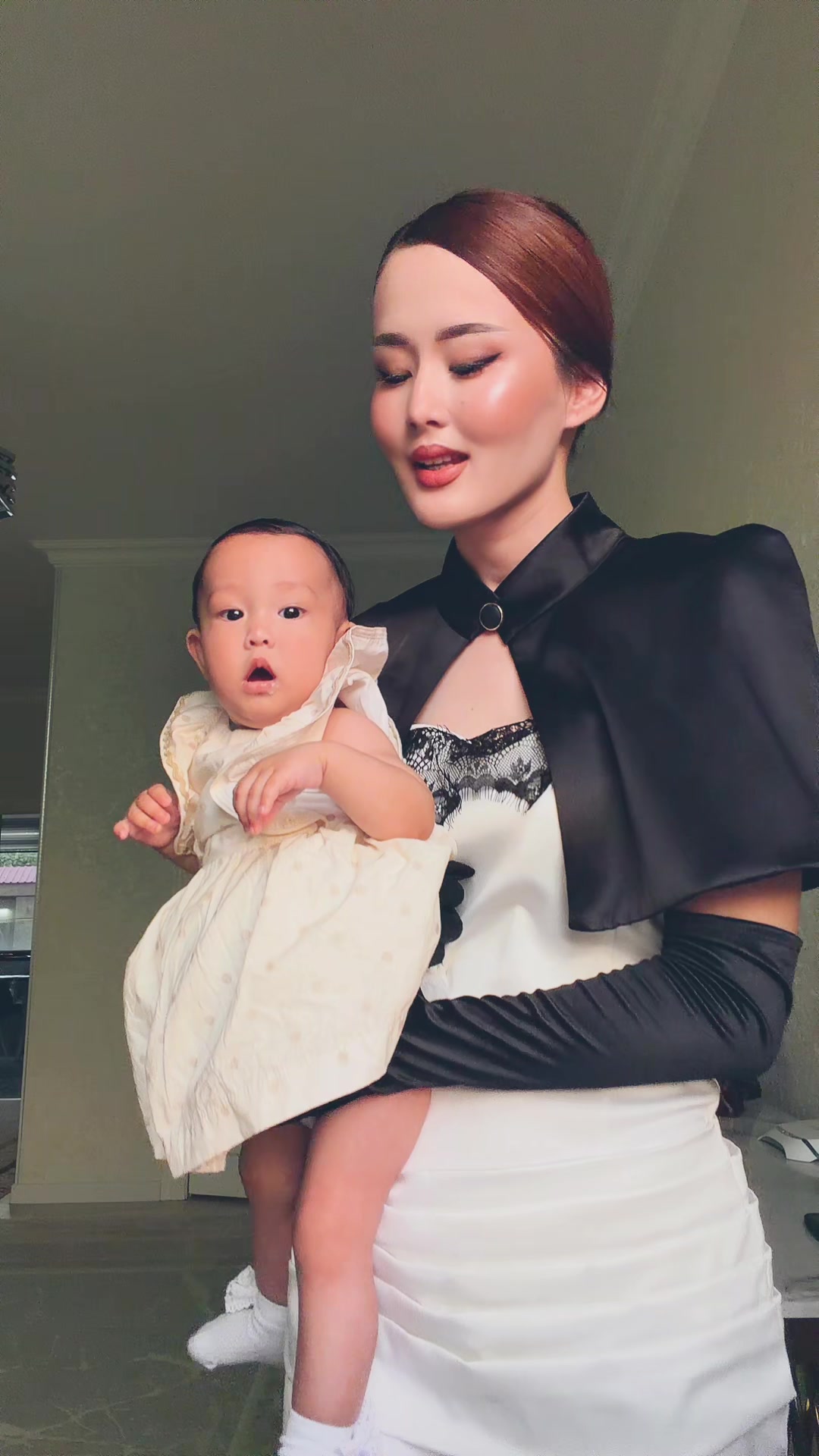 @UGС |Mom |model
