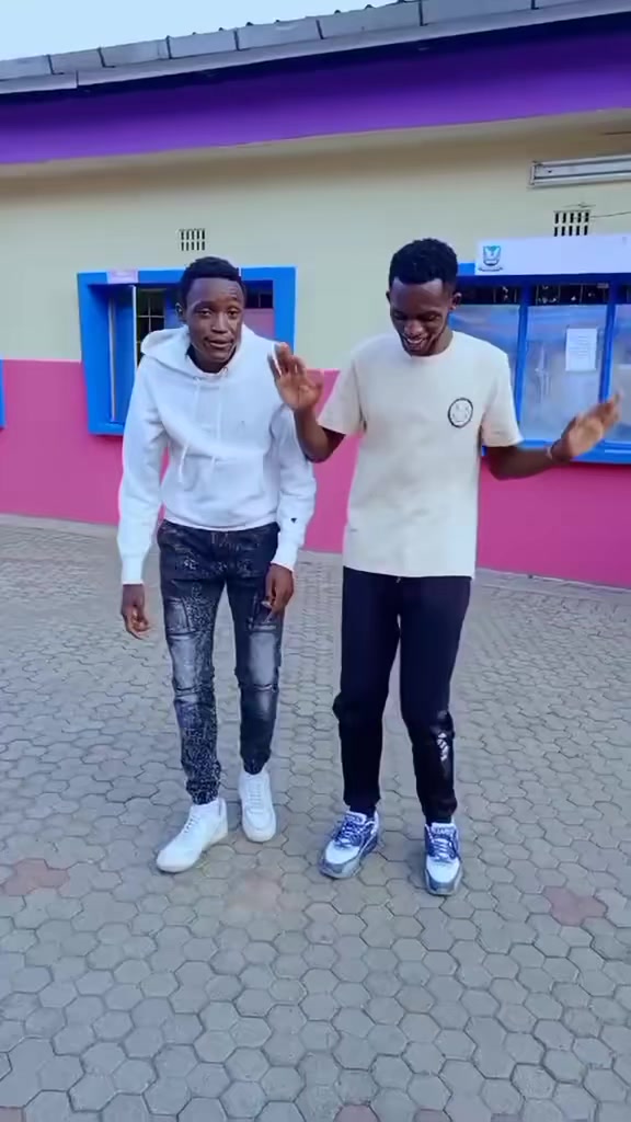 @𝕭𝖊𝖓𝖓𝖎𝖙𝖔🤗