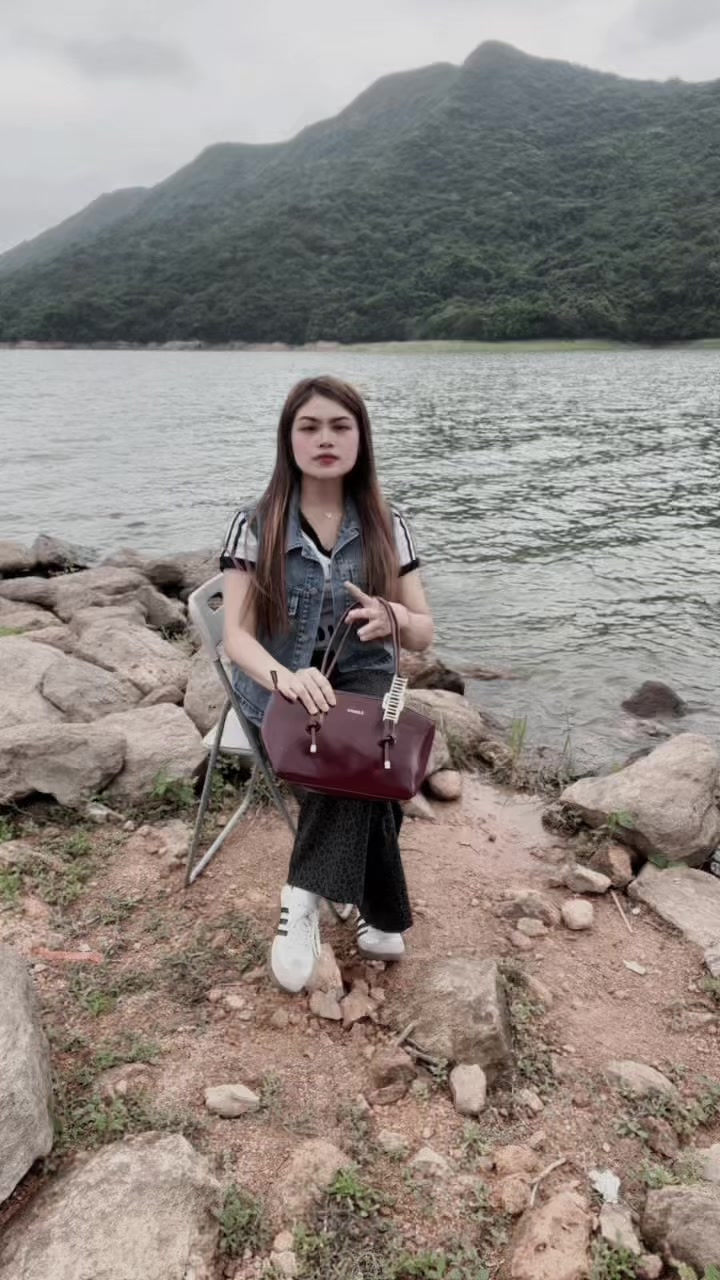 @AMI AGHATA🇭🇰