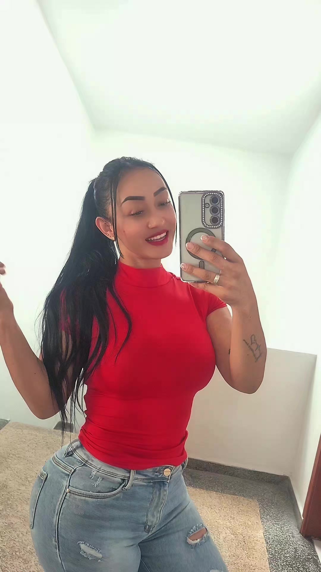 @Julie Vanesa