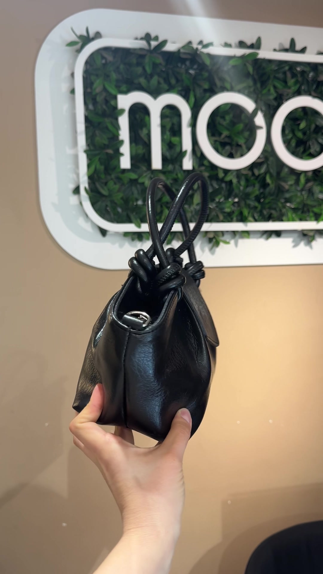 @Moonbutikcom