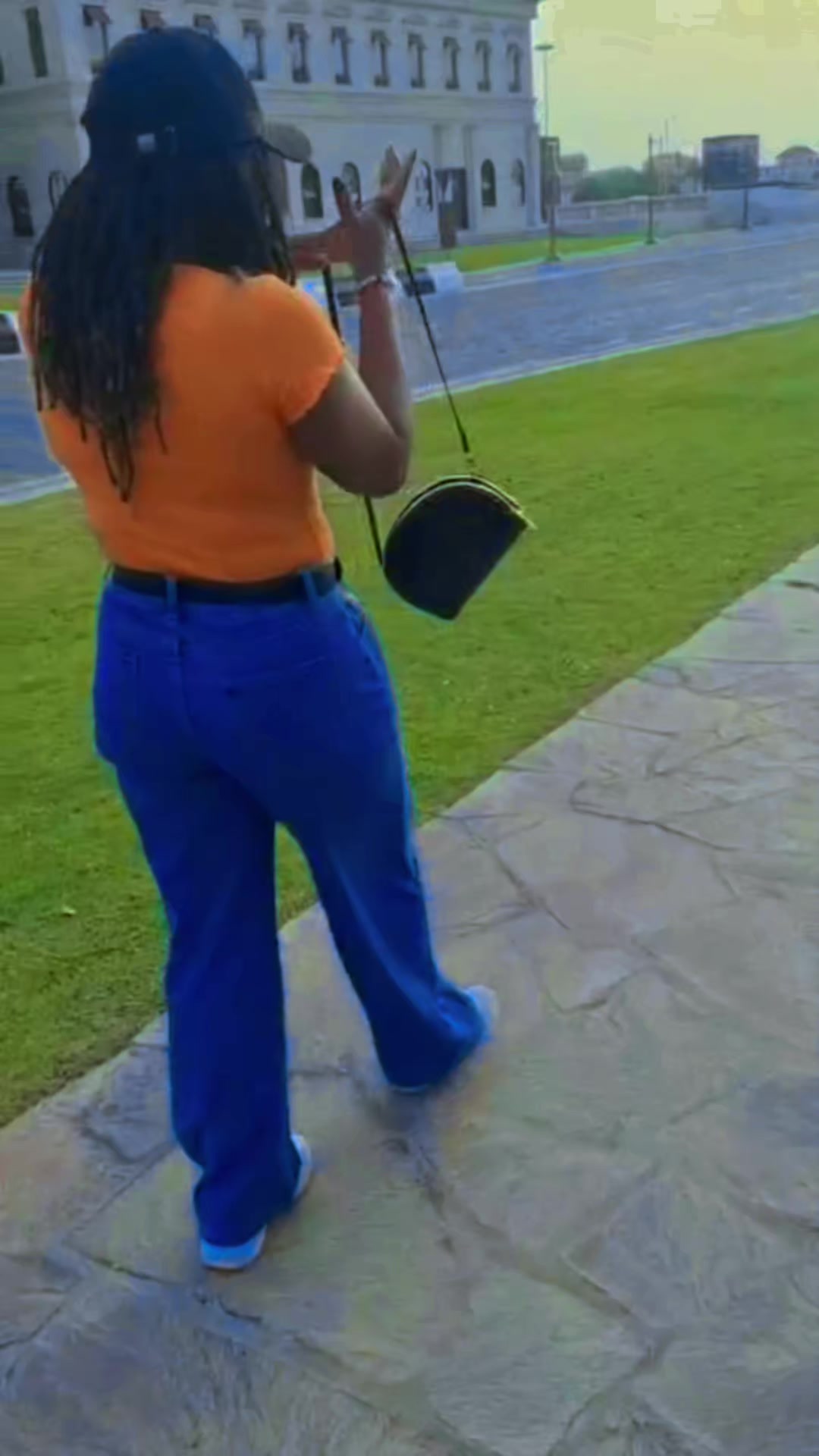 @abwoolious