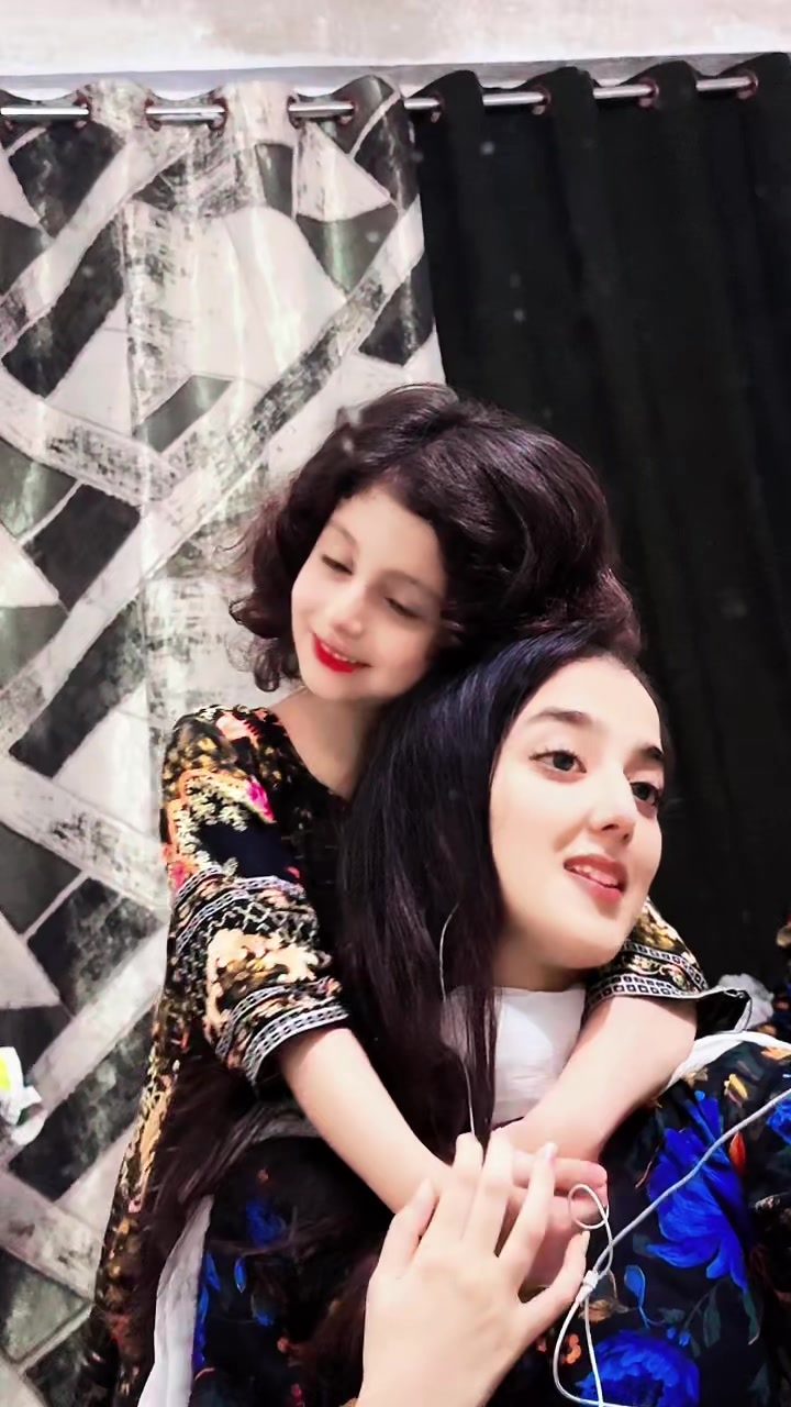 @𝕾𝖆𝖒𝖊𝖊𝖗𝖆 𝕶𝖍𝖆𝖓 🕊️