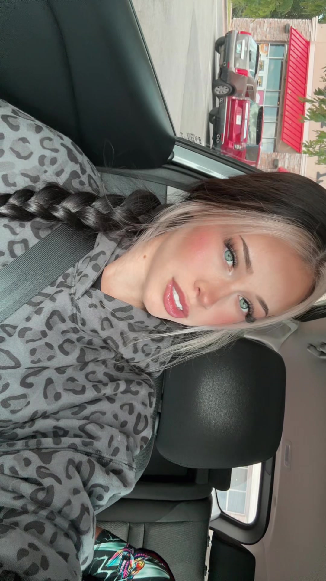 @Ava