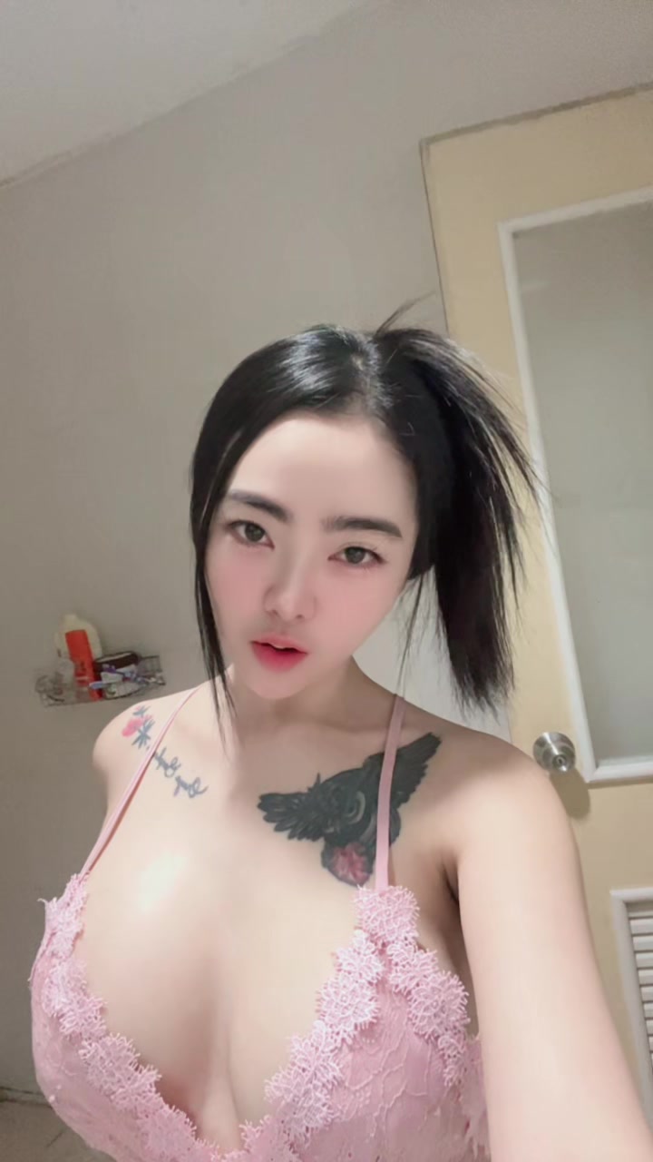 @Praewwee