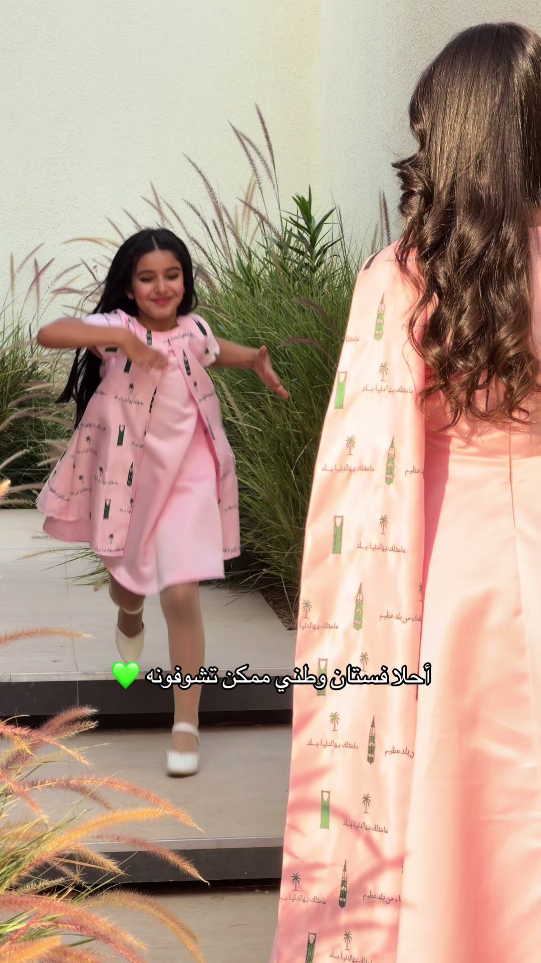 @بـيلا مصممة فساتين