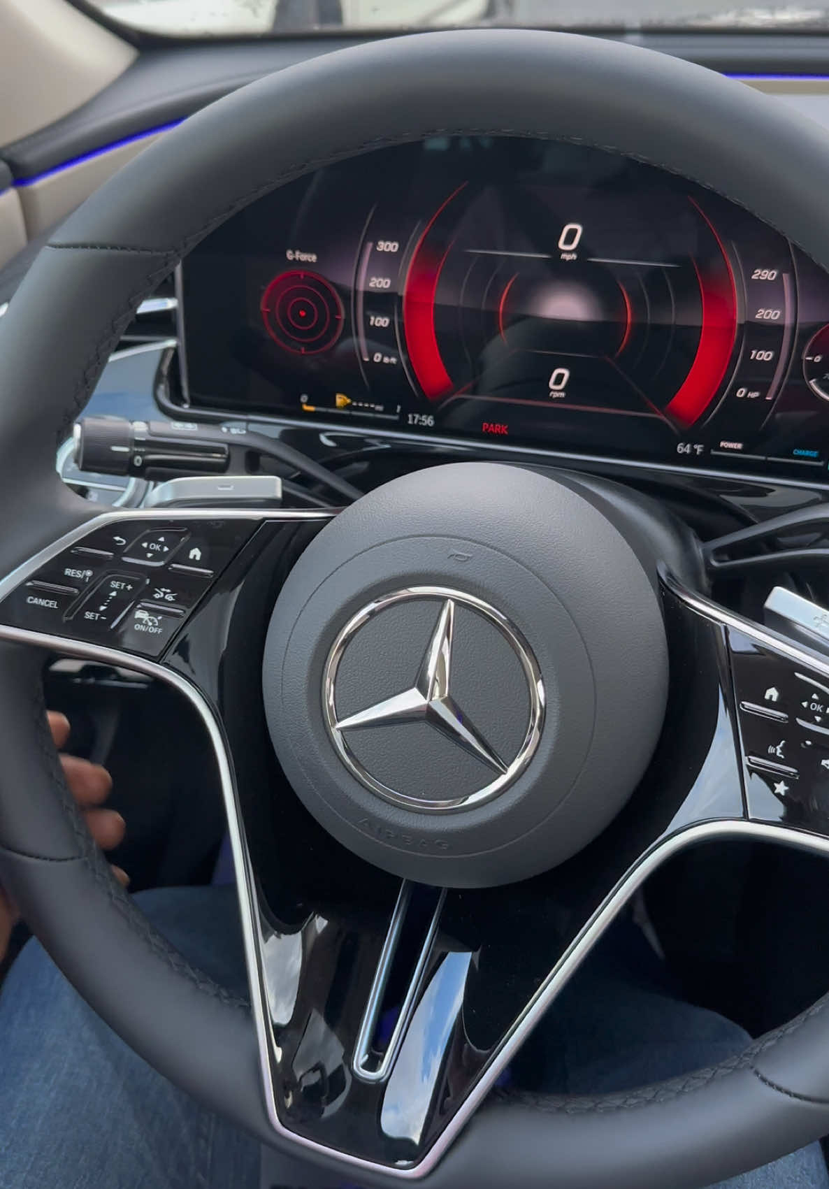 @Mercedes Lounge