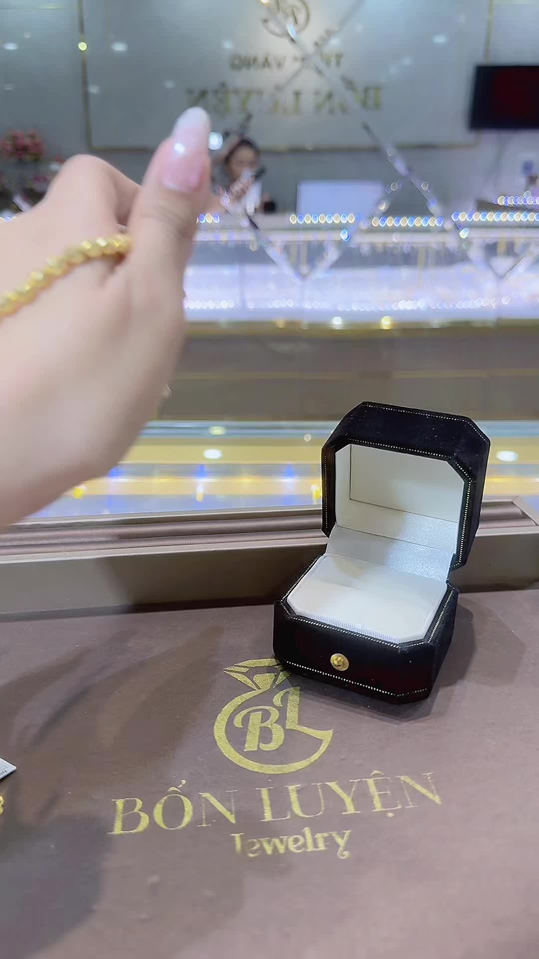 @Bốn Luyện Jewelry