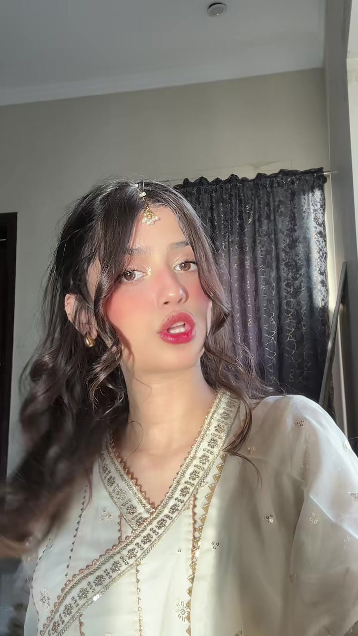 @AyeshEe🌸