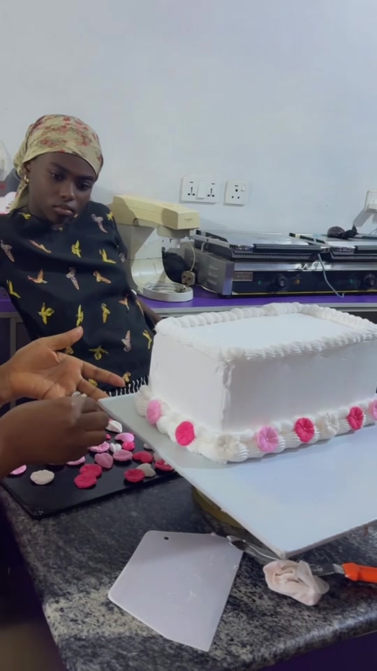@Suleja/AbujaCake$surpriseVendo