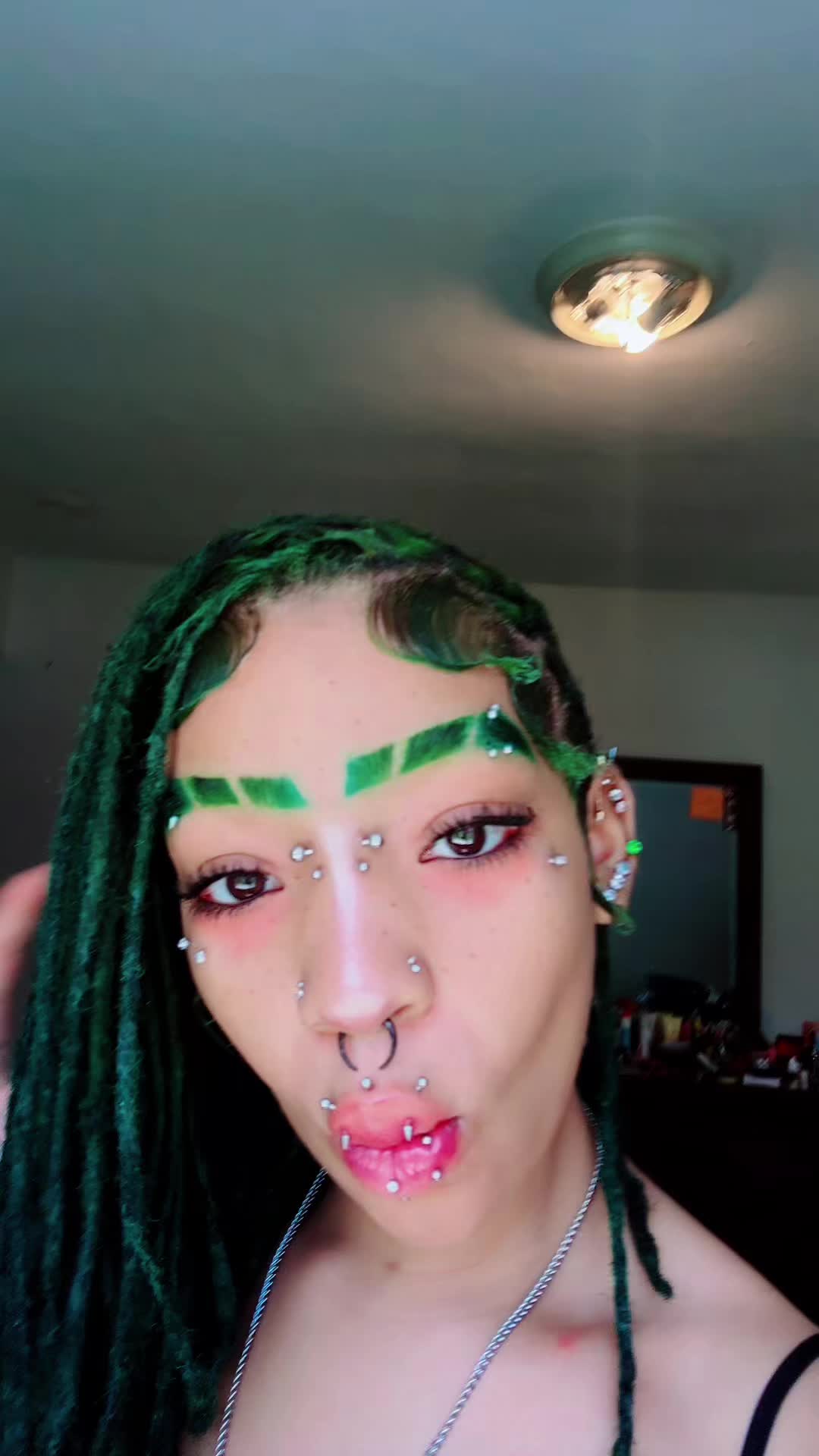 @𝐰𝐢𝐥𝐥𝐨𝐰😛