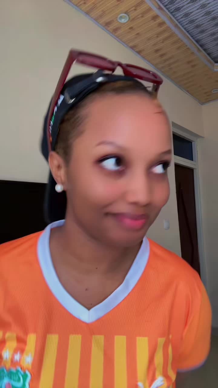 @KELLYNA