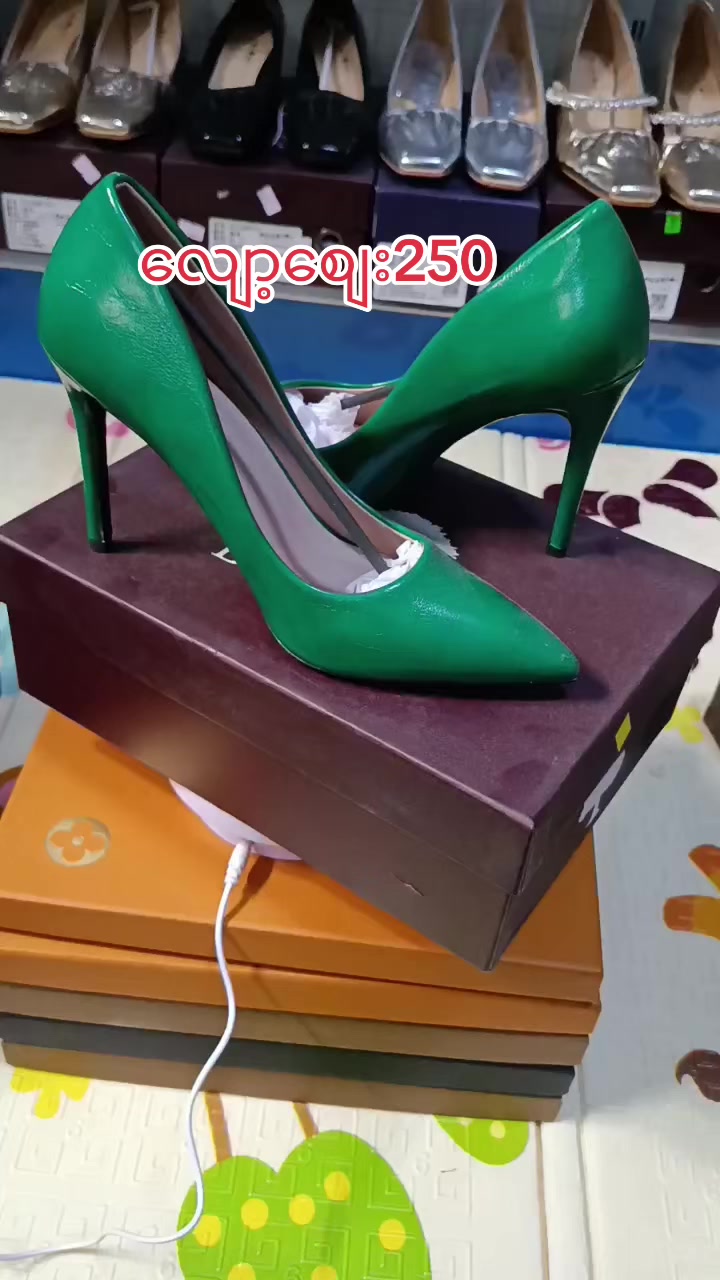 @April(Bags shop)