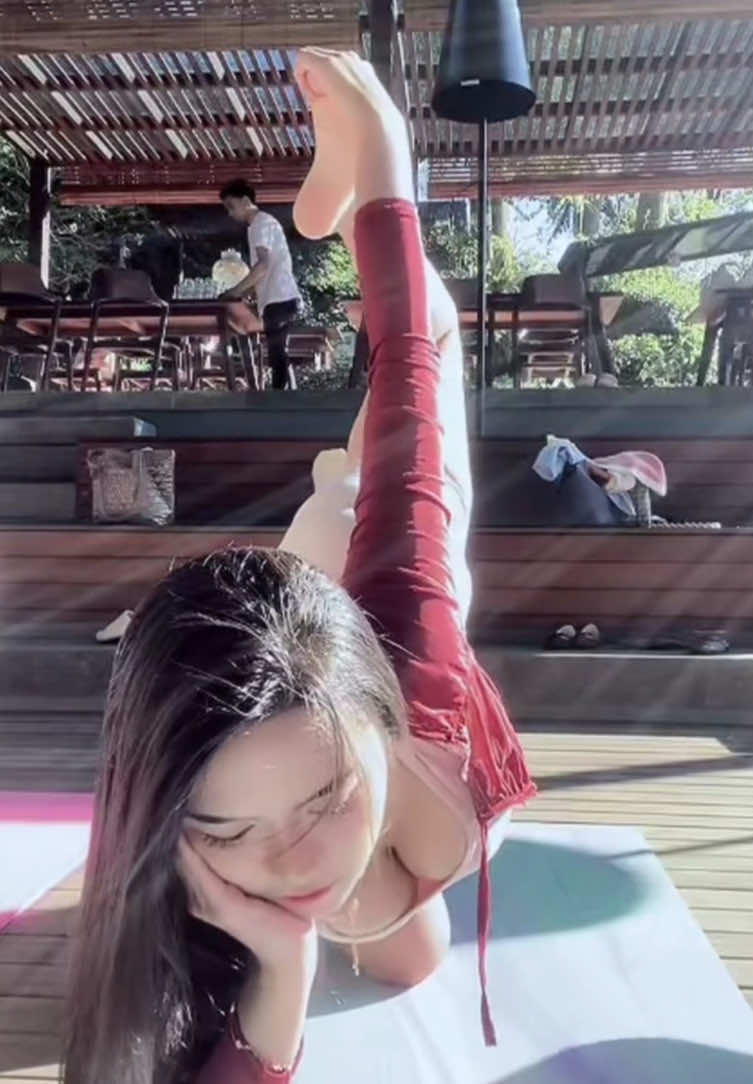@putri | yoga enthusiast