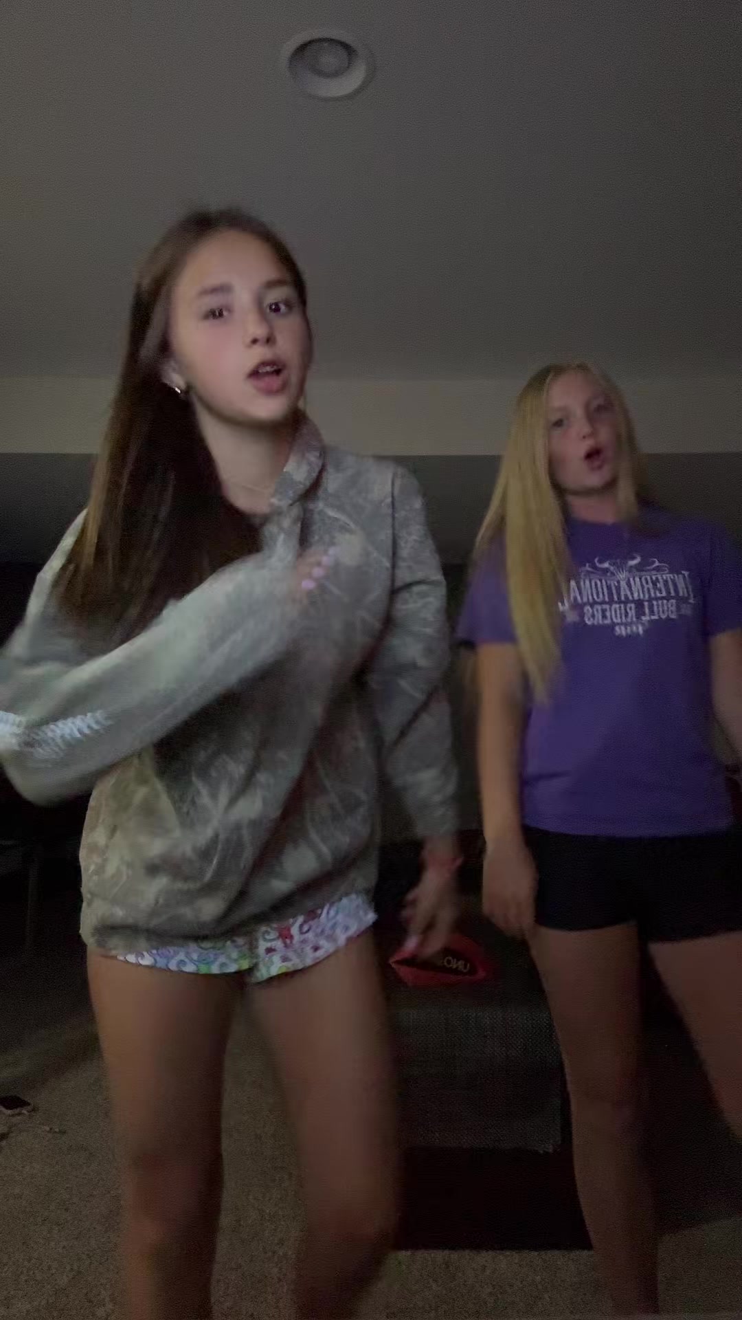 @Vivianspam34!!!