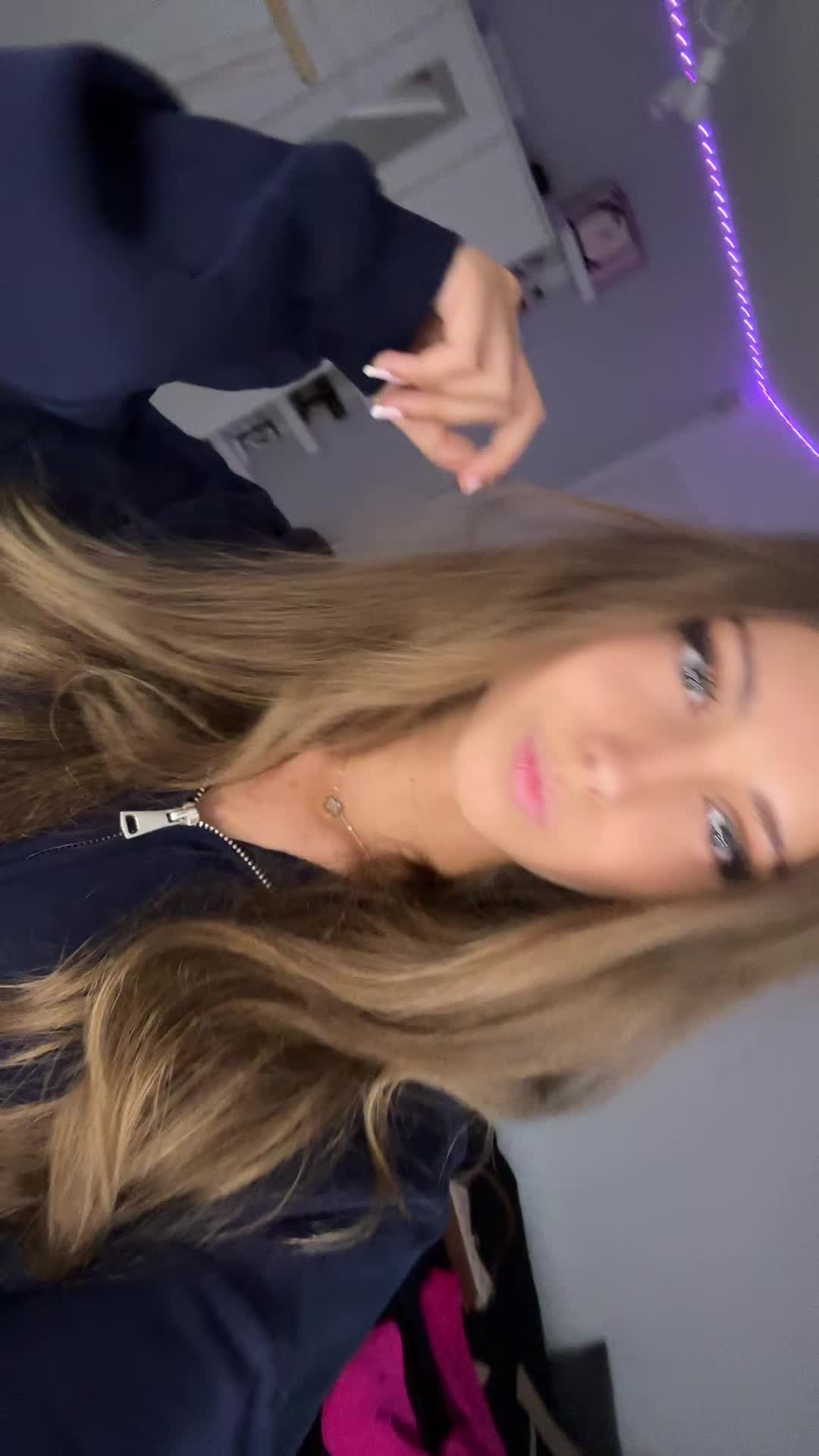 @antosikk_