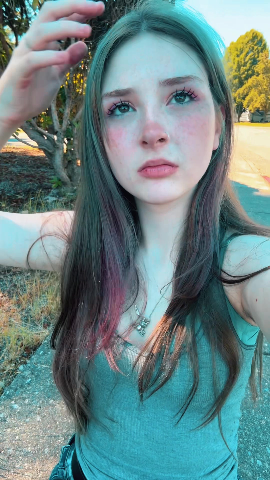 @Lyndsey Lou🦇