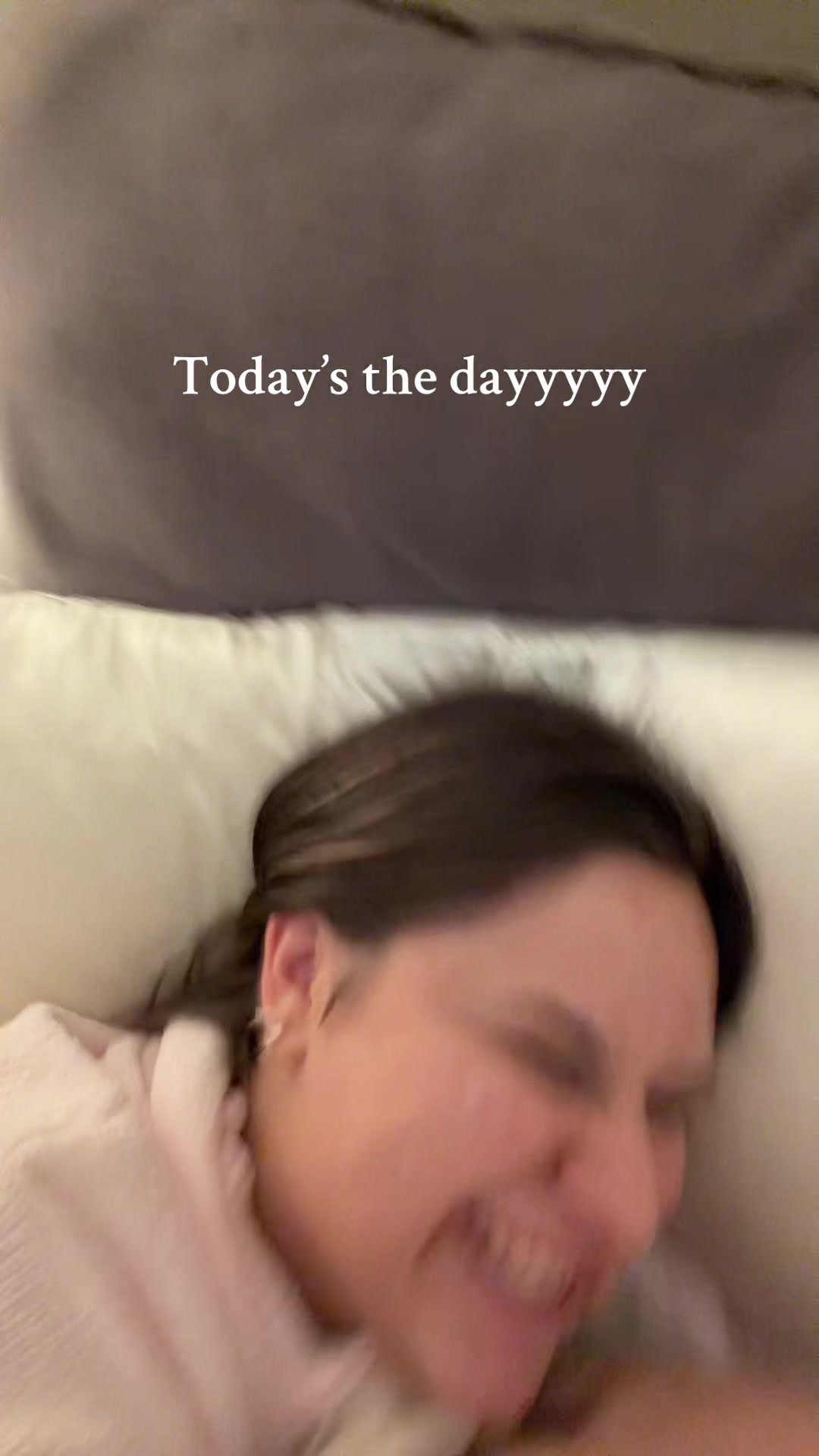 @camarmstrong__
