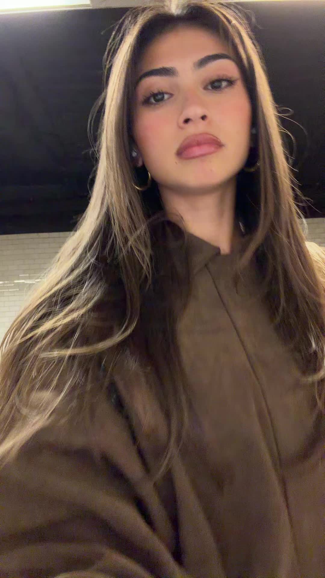 @bella