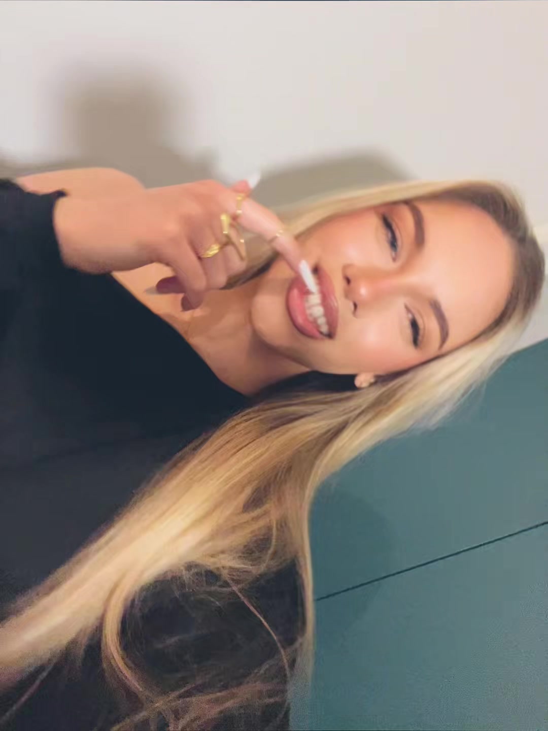 @Анђелина