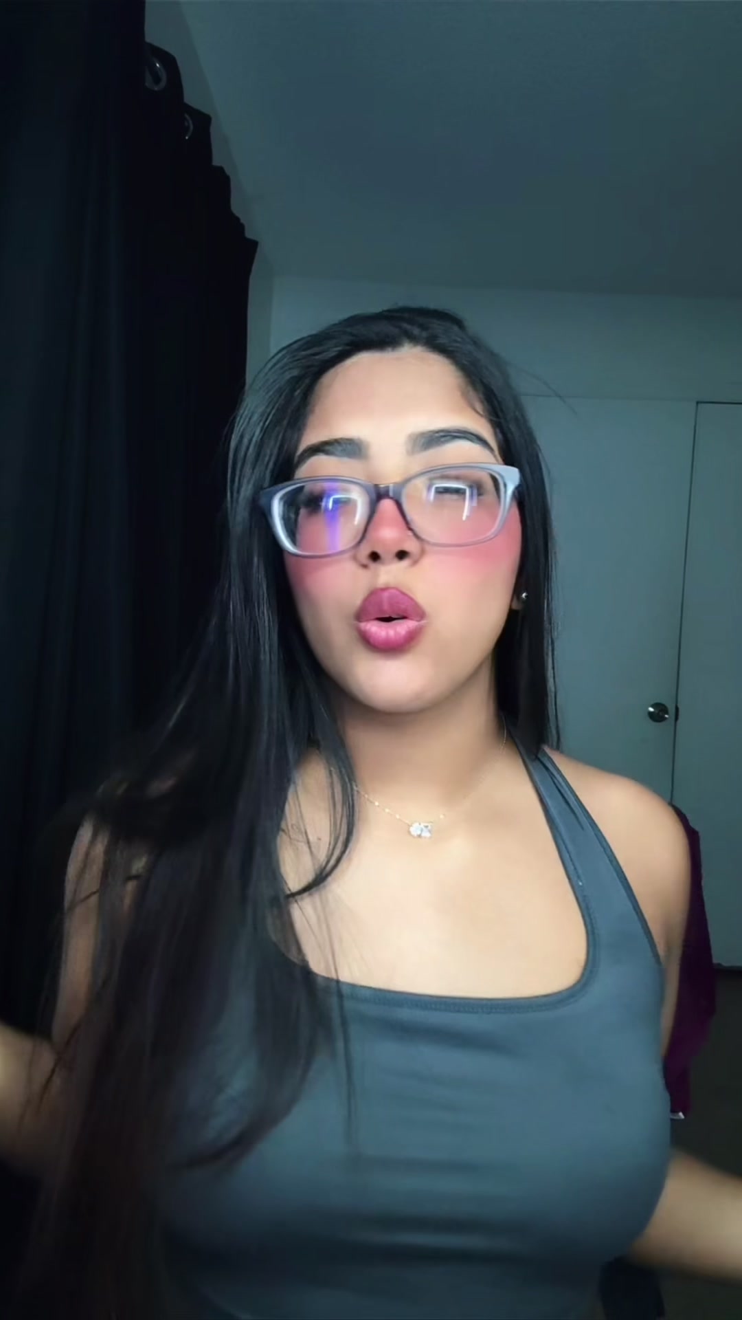 @Yvls