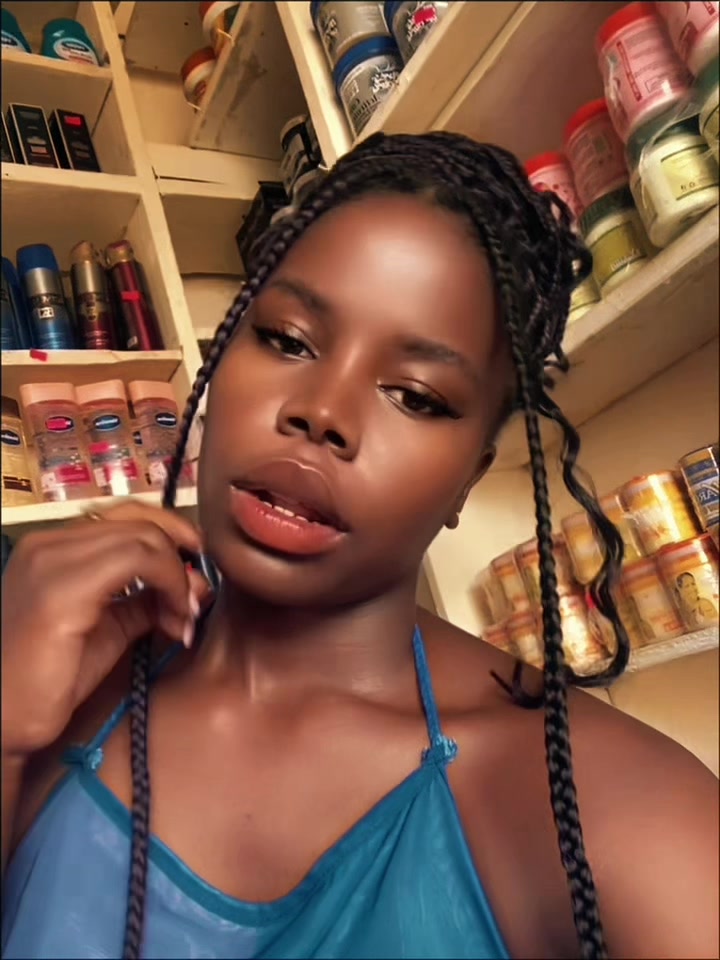 @CAPTION QUEEN 💙