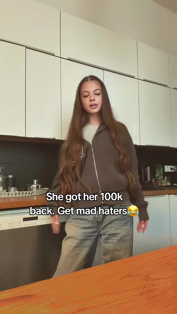 @𝐄𝐌𝐈𝐋𝐋𝐘