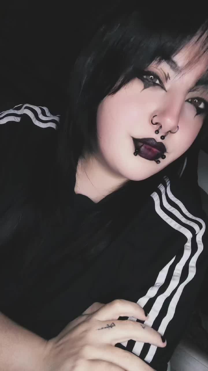 @secretcurvesofmadness