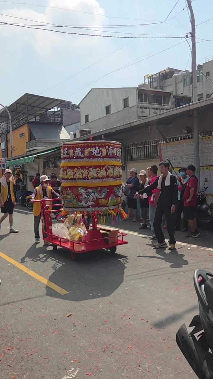 @帥哥跑廟會