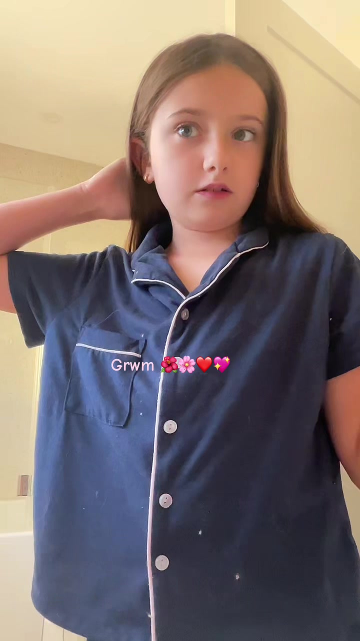 @Victoria 💜💜🐱